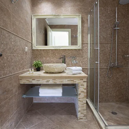 Melanthi فيلة نِكيانا